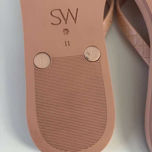 STUART WEITZMAN Embossed Flip Flop In Poudre - Picture 9 of 13